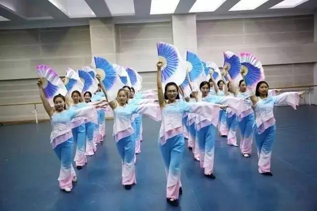 哈尔滨学院大学生舞蹈团
