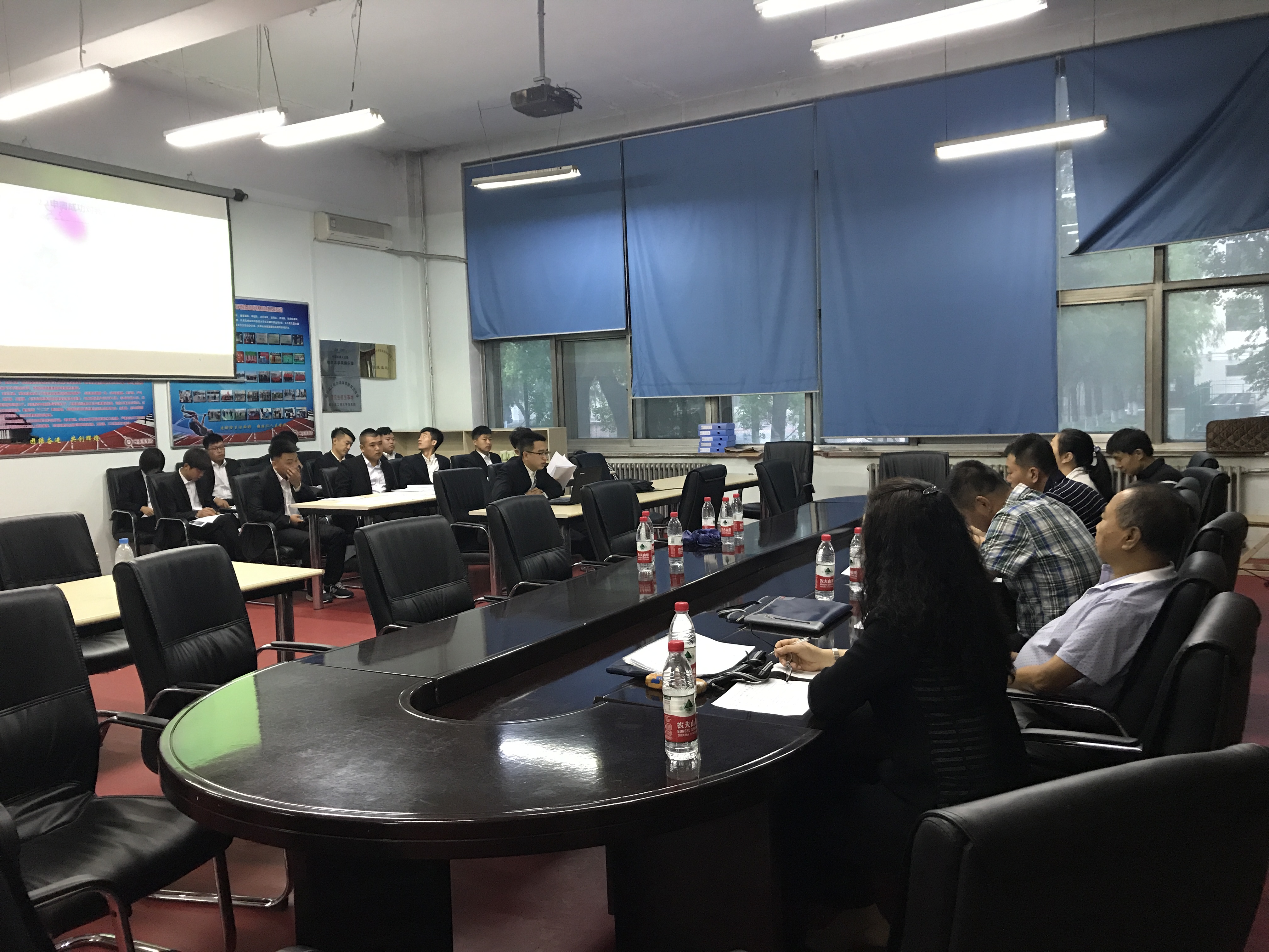 哈尔滨学院2017年春季学期开展毕业论文答辩检查工作