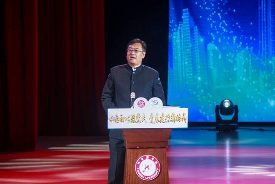 副校长解海致开幕词