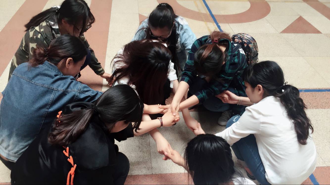 教育科学学院举行"心有千千结"心理团体活动