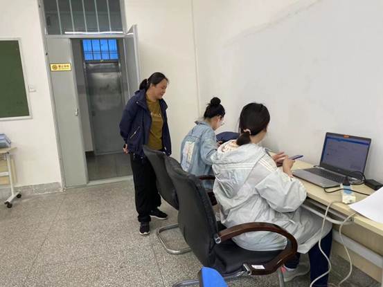 说明: C:\Users\Administrator\Desktop\哈尔滨学院党团联动社区共建工作室圆满完成返校学生流调任务\af64ffc7d55c1b16606fe7e076edf22.jpg